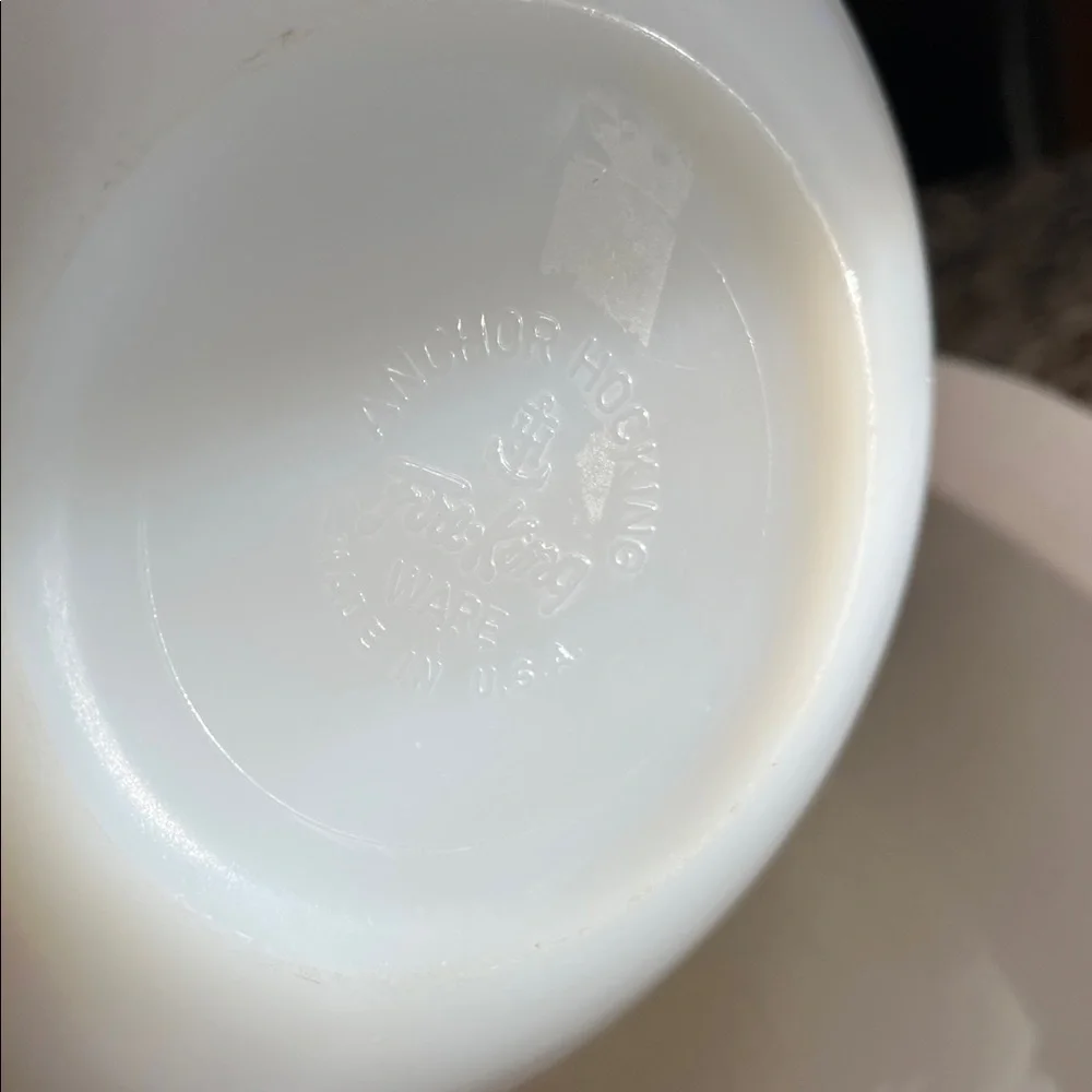 Vintage Anchor Hocking Fire-King Green Dutch Clover 7” Milk Glass Mixing Bowl US